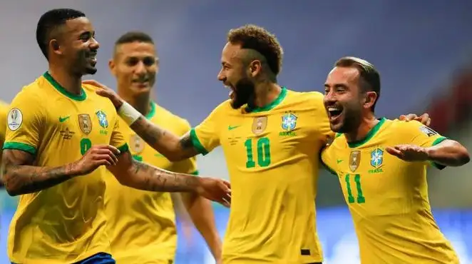 Se lesionó Dani Alves y Brasil se quedaría sin una de sus estrellas para Qatar 2022