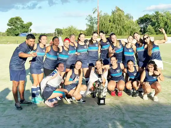Las chicas de Azul de Salto Grande son campeonas del Hockey del Río Uruguay