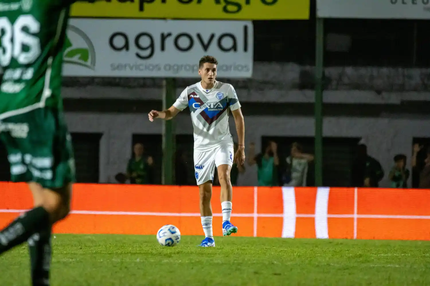 Rossi ya se estrenó en Primera.