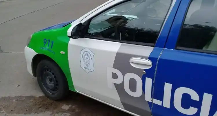 Le abrieron el portón de su casa a una abuela y le robaron una moto