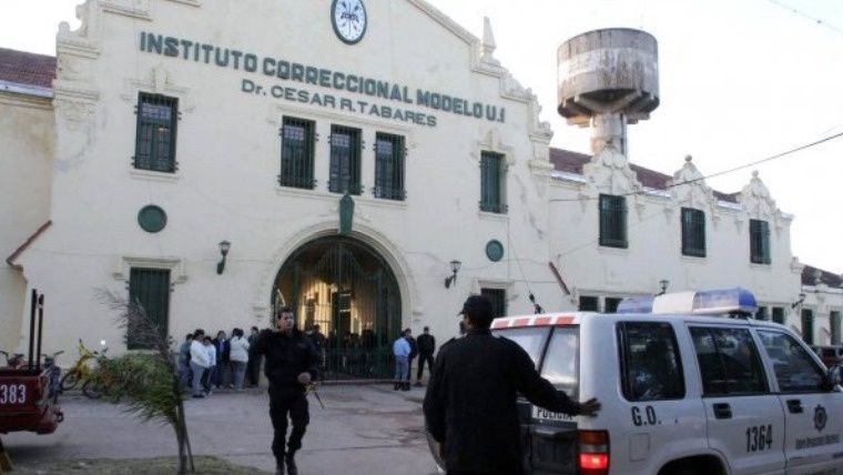 Coronda: un policía fue detenido con drogas y un arma no declarada