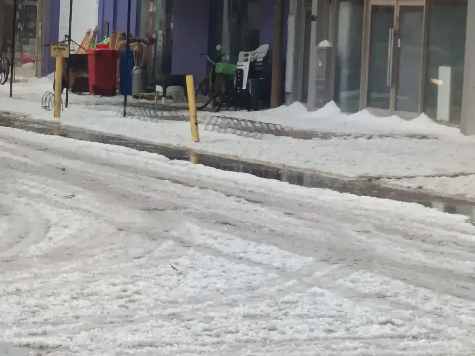 Granizo y fuertes ráfagas sorprendieron a Las Rosas, San Genaro y otras localidades del sur santafesino