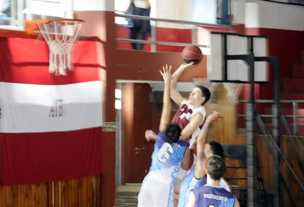 Álvaro Yarza, lesionado, tampoco jugará para Tandil