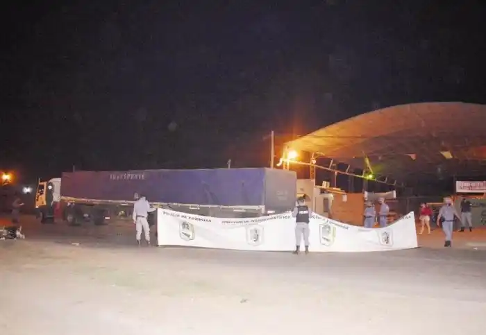 Un motociclista falleció tras chocar contra un camión estacionado