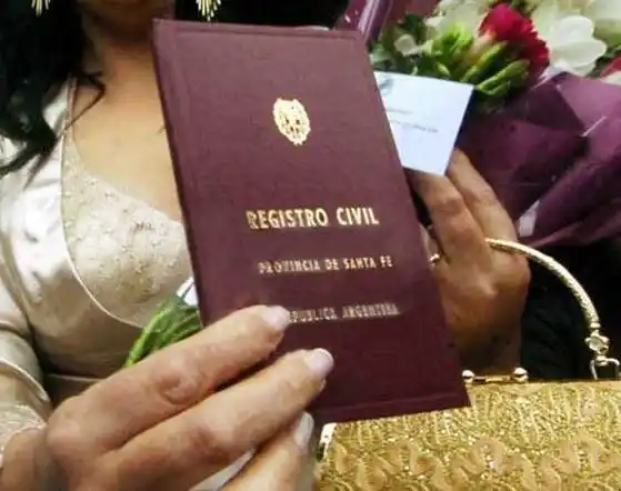 Los rosarinos todavía se casan por civil