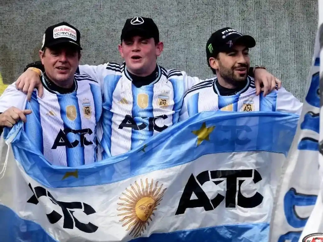 Fritzler (centro) , Bonelli y Santero, el podio del TC en Posadas. Foto:ACTC