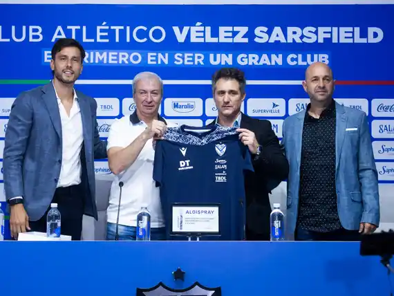 Guillermo Barros Schelotto fue presentado como DT