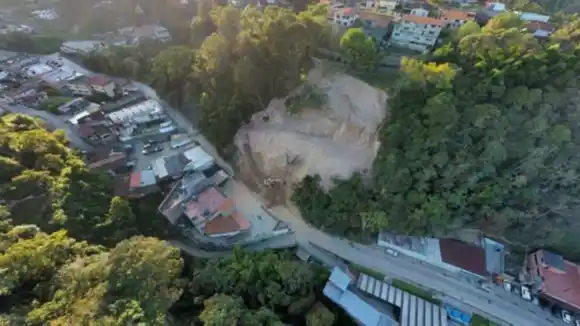 ALUD TAPIÓ CARRETERA: Más de 10.000 familias afectadas por derrumbe en San Antonio de los Altos