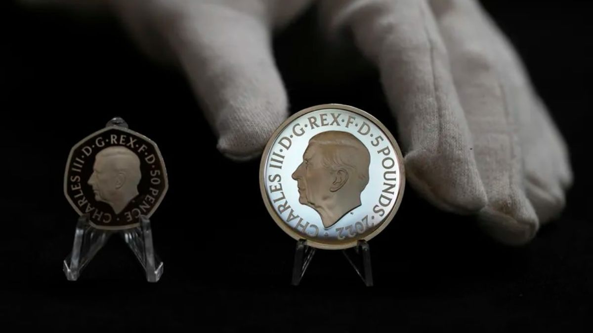 Presentaron las primeras monedas con el rostro de Carlos III