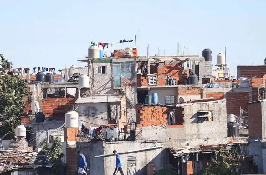 Advierten que es «muy difícil» cumplir el aislamiento en los barrios más humildes