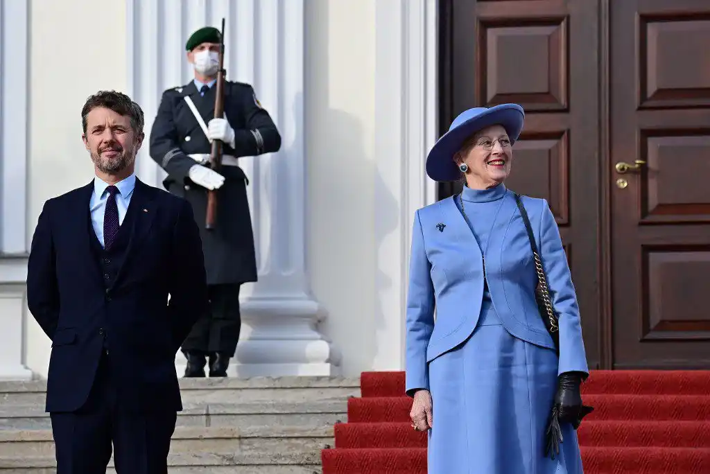 La reina Margarita y su hijo el príncipe Frederik of Denmark. Foto AFP