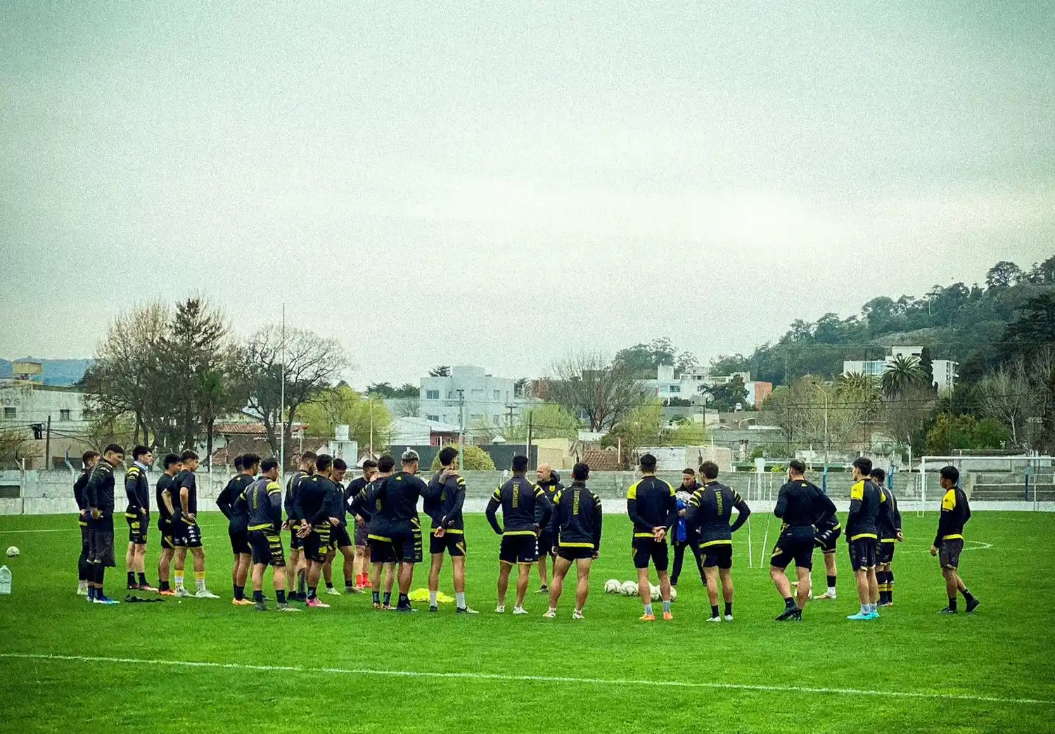 Santamarina jugará la primera semifinal el domingo.