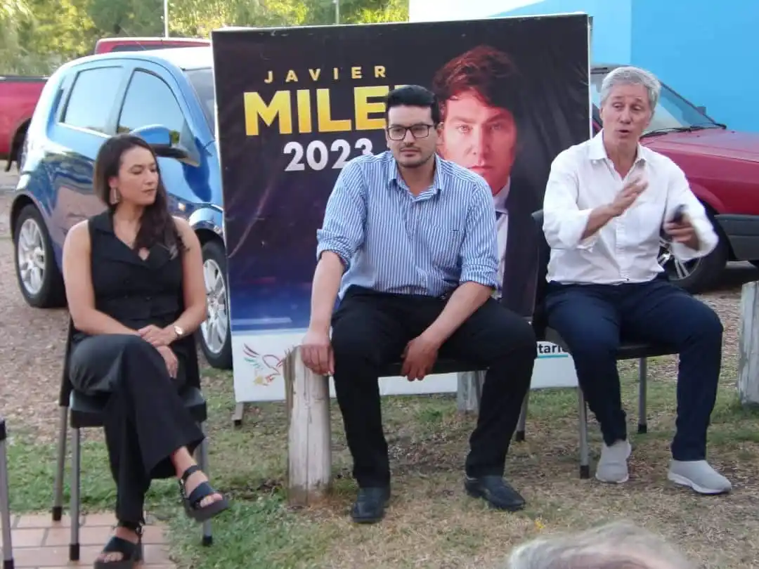 Sebastián Etchevehere recorre la provincia identificándose con Milei