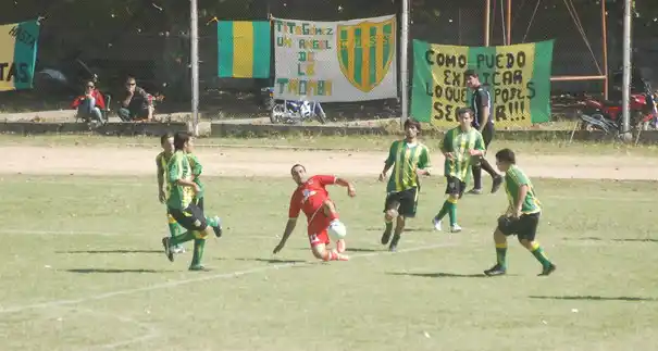 Sarmiento quedó solo en la punta