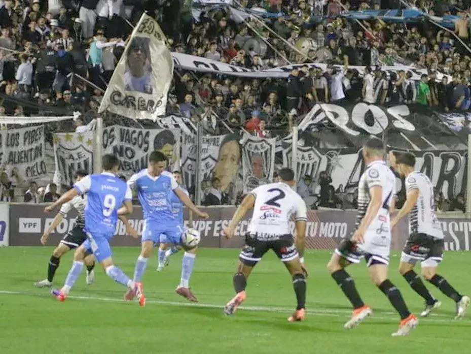 Estudiantes de Caseros venció 1 a 0 a los de Río Cuarto.