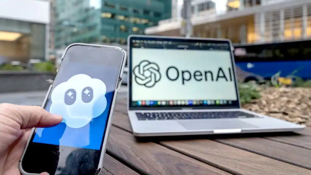 Un celular con la nueva red social Sora 2, en Nueva York (Estados Unidos). Foto: EFE | Angel Colmenares.