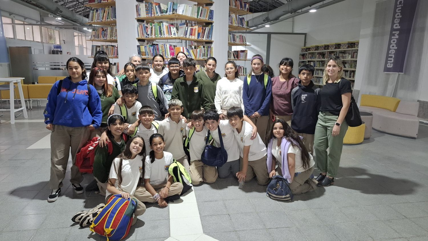 Más estudiantes visitan la Biblioteca Pedagógica