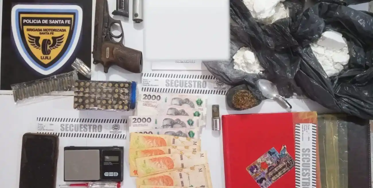 Lo atraparon andando por Santa Fe con cocaína fraccionada y una pistola con silenciador