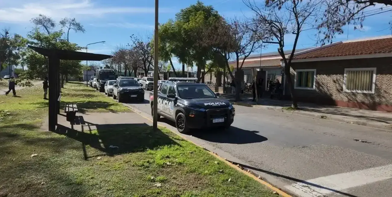 La agresión ocurrió a plena luz del día y dentro del establecimiento educativo