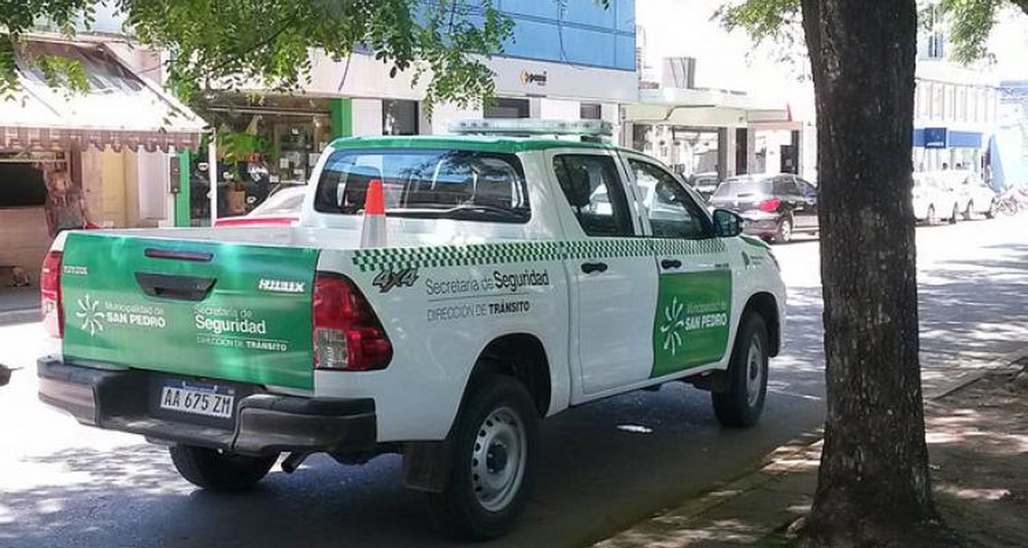 Empleado municipal agredió a un inspector y dañó un vehículo nuevo