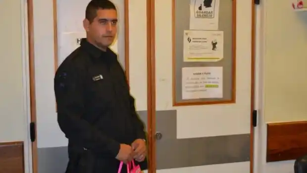 Un bombero rescató y quiere adoptar a una recién nacida