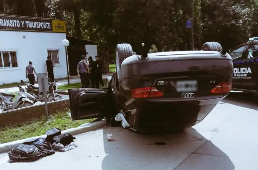 Fuga, persecusión y vuelco: tres delincuentes detenidos que escapaban de una entradera