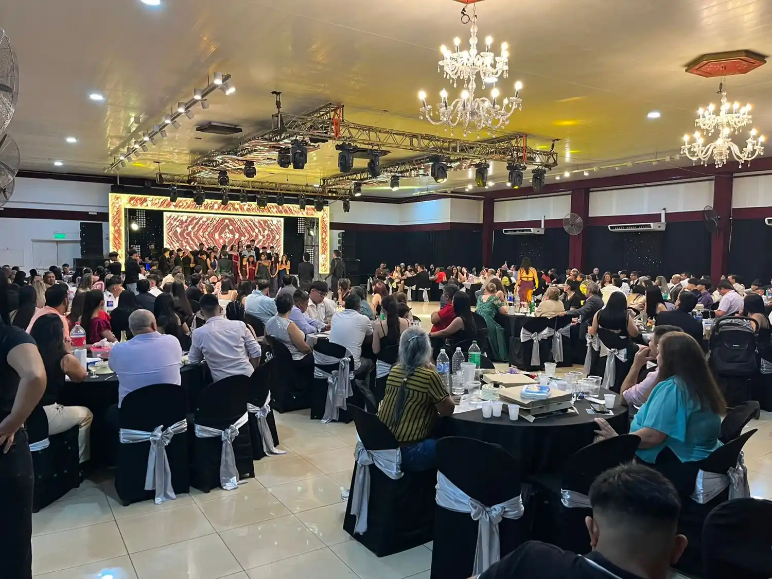 “Todo al rojo": buscan a una madre que gastó $17 millones de los egresados en el casino