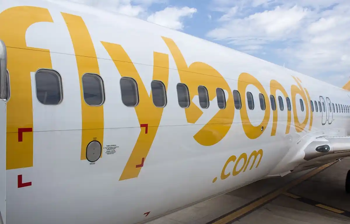 Flybondi deja de volar entre El Palomar y Bahía Blanca