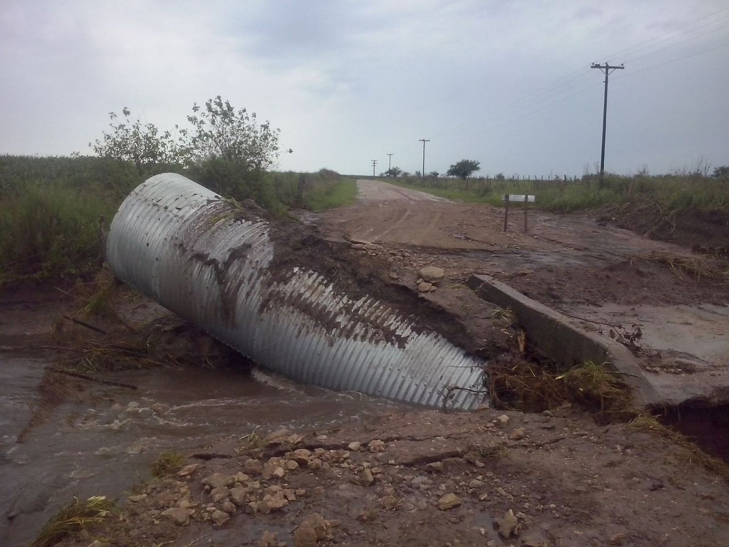 Aldea San Miguel: El puente provisorio cedió por la lluvia