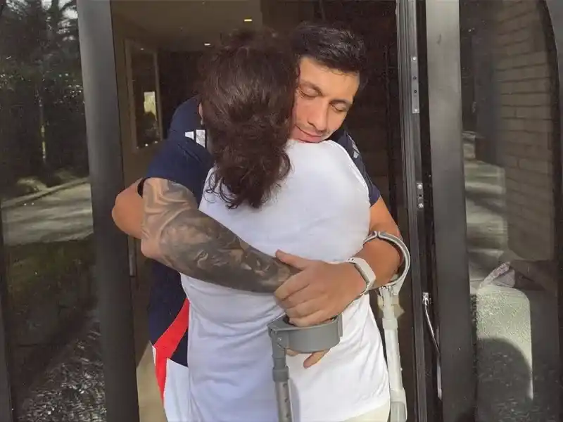 El sentido mensaje de Lisandro Martínez para su madre: “Gracias por abrazarme”
