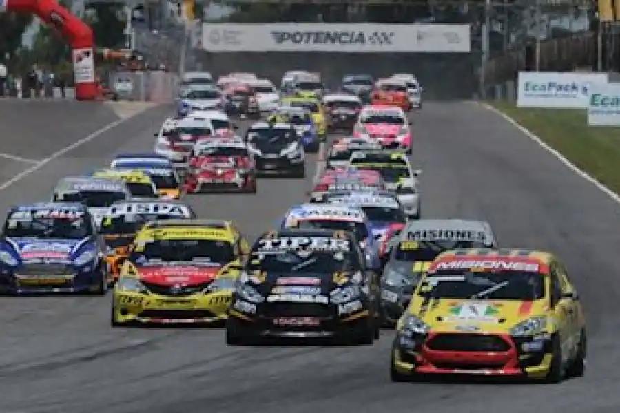 Pilotos rafaelinos en Rosario con el Turismo Pista