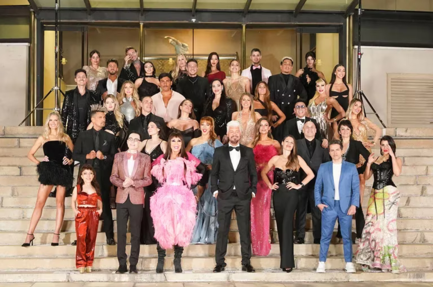 Marcelo Tinelli posó junto a las  las 30 figuras convocadas