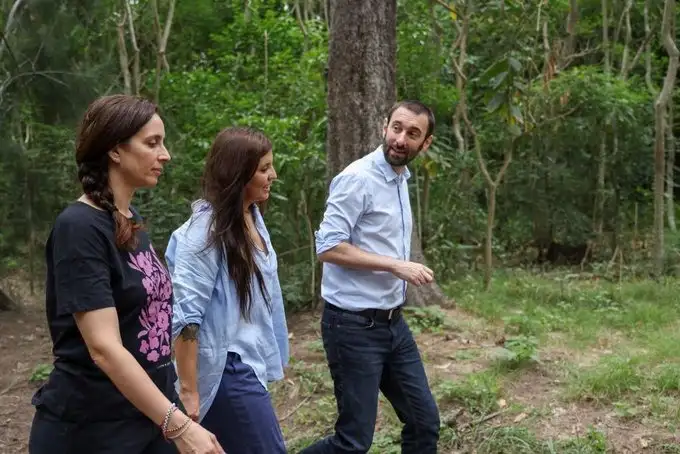 Florencia Lampreabe junto a Daniela Vilar y Damián Selci.