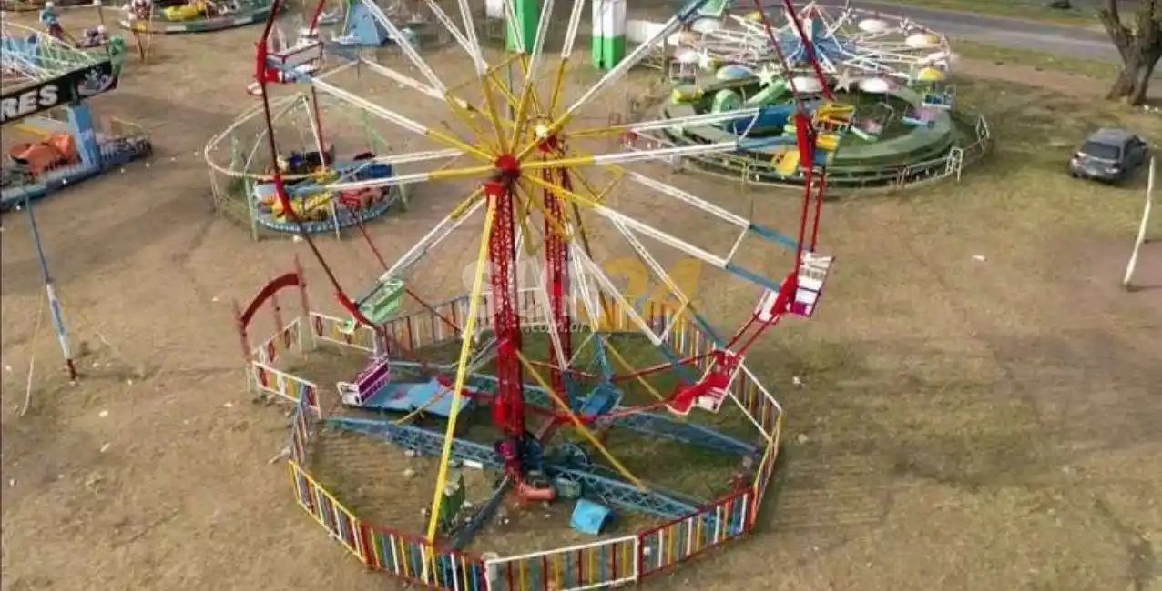 Se encuentran graves un hombre y su hijo tras caer al vacío de “La Vuelta al Mundo”