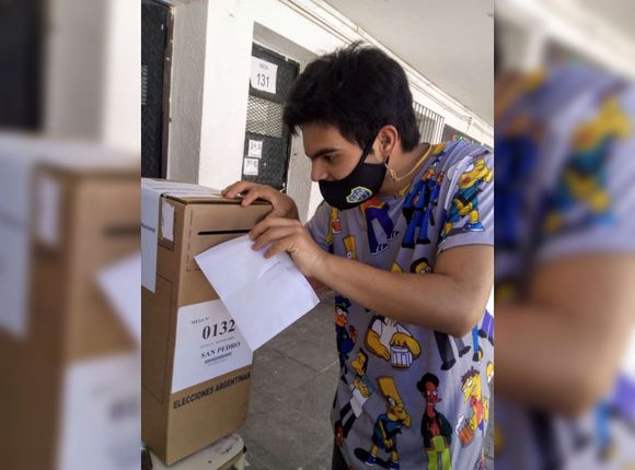 Elecciones 2021: Julito votó en la escuela N°10