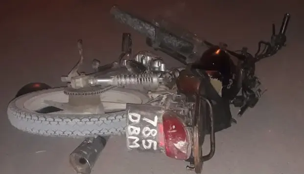 Un motociclista sigue en terapia