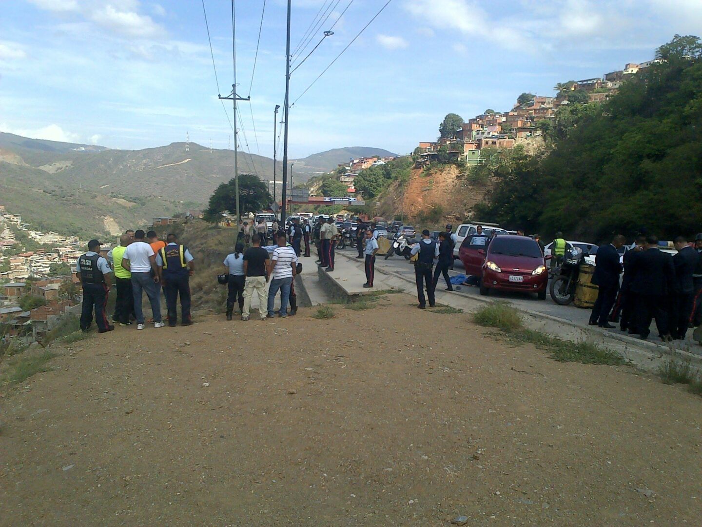 Iban a robar con un chopo pero les respondieron a plomo limpio en la autopista Caracas-La Guaira