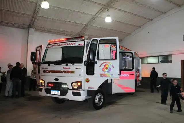 Bomberos Voluntarios presentó una nueva unidad