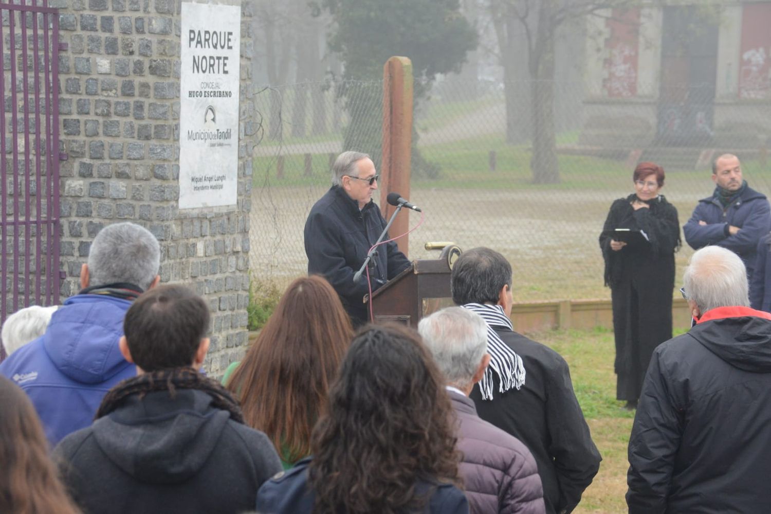 El Intendente Lunghi encabezó el homenaje a Hugo Escribano.