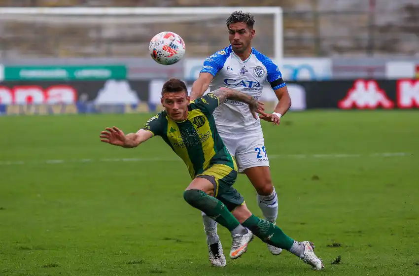 Aldosivi perdió 2 a 1 frente a Godoy Cruz en el debut de Gago