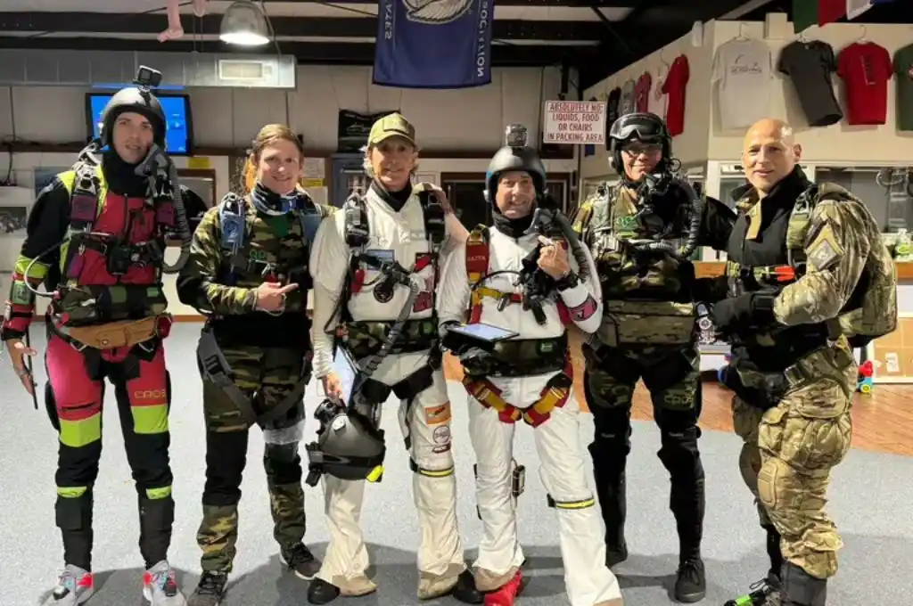 Paracaidistas argentinos rompen un récord mundial