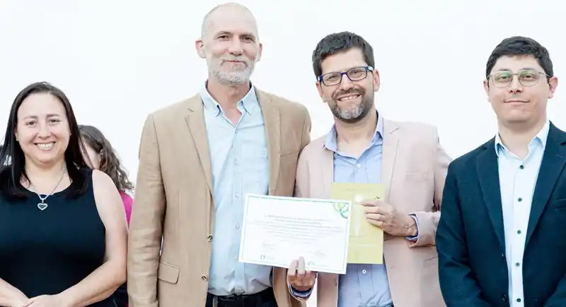 La Biblioteca Provincial celebró sus 51 años con premios literarios y la recuperación de su patio-jardín