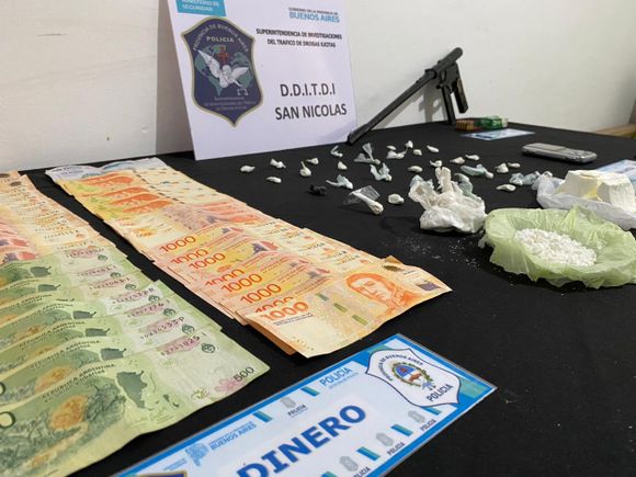 Allanamientos por venta de drogas: secuestran gran cantidad de cocaína en Obligado al 3100