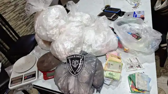 Detuvieron a ocho sujetos con 7 kilos de cocaína que se tirotearon con la Policía