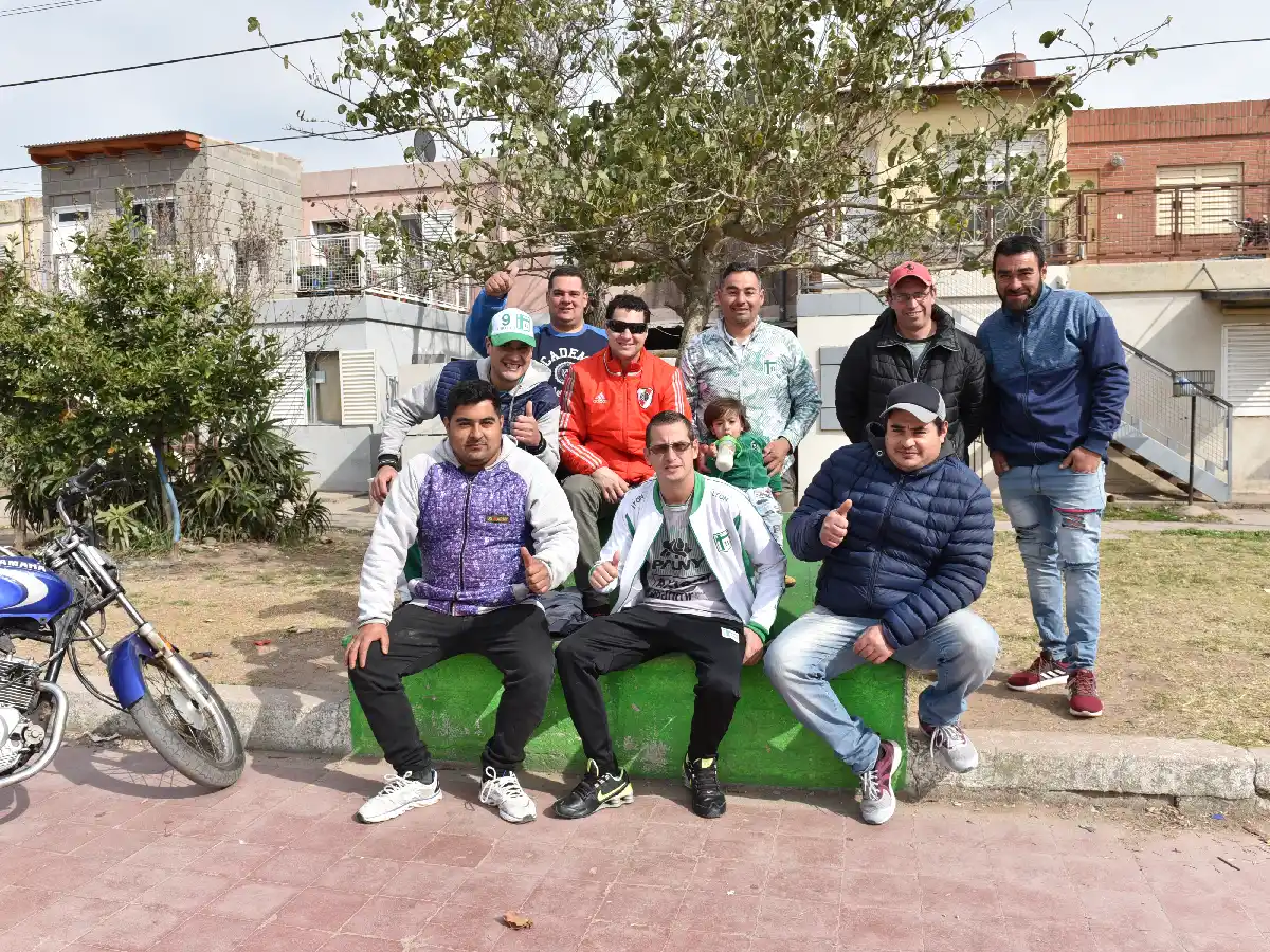 La Banda de José José cambia la popular por el playón del  barrio para homenajear a los niños
