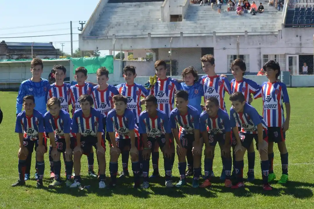 Ferro hizo cuatro y dio la vuelta en su cancha