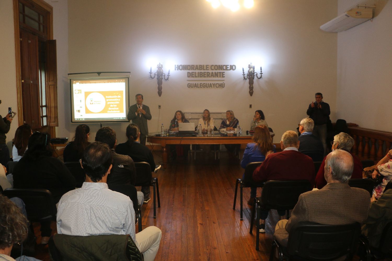 Se llevó a cabo una charla introductoria sobre la Defensoría del Pueblo en la ciudad