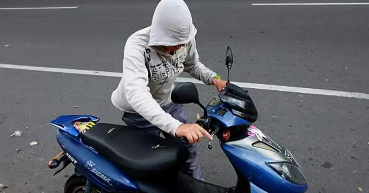 Intentó robar una moto y fue sorprendido por un vecino
