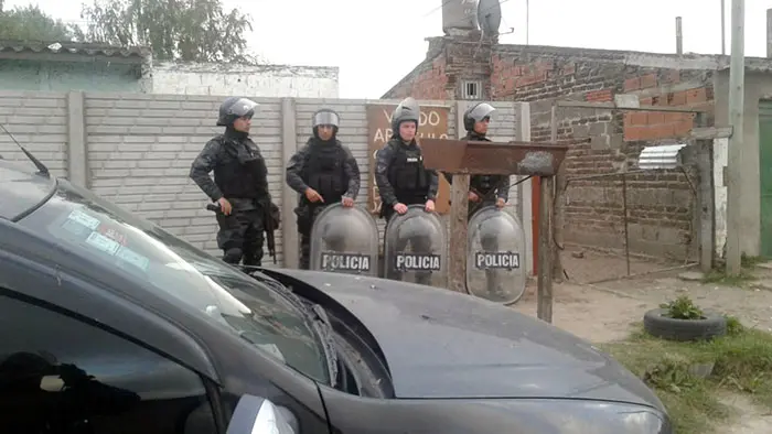 Allanamiento tras el asalto a la conductora de un remise