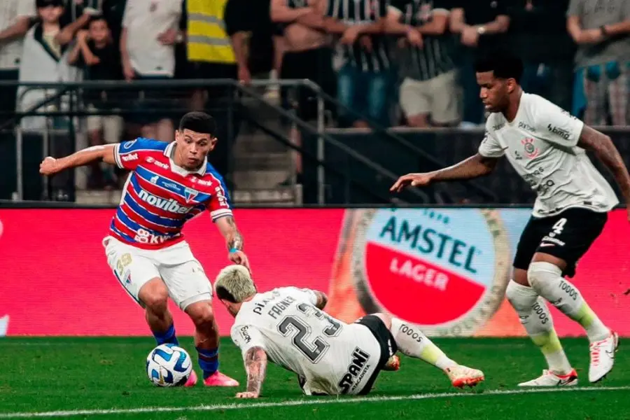 Fortaleza-Corinthians buscan la final de la Copa Sudamericana